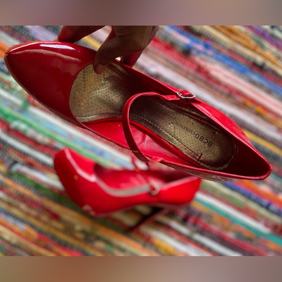 Sexy red platform Mary Jane heels - Picture 2 of 7